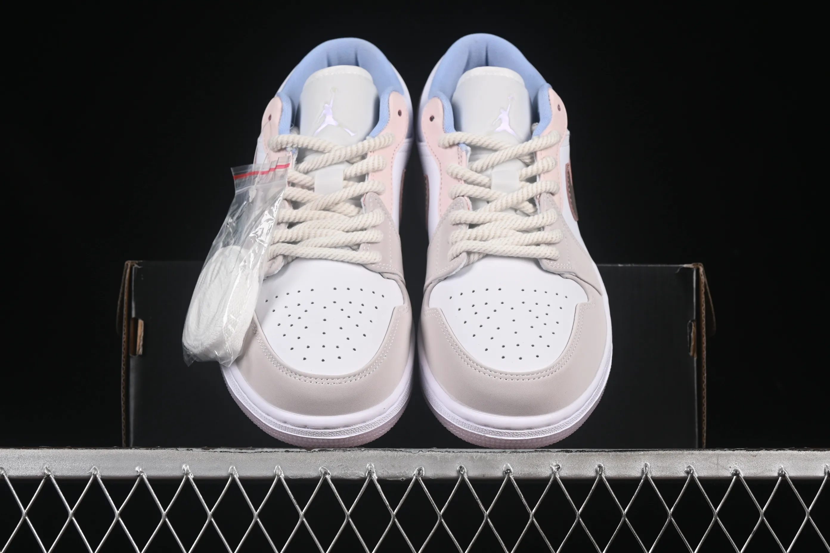 All categories Air Jordan Jordan series basketball shoes Air Jordan 1 Low Air Jordan 1 Low AJ1 Joe 1 carved powder low-top cultural casual sneakers IB8859-101